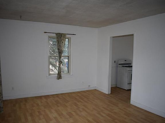 4th image of 321 State St SW