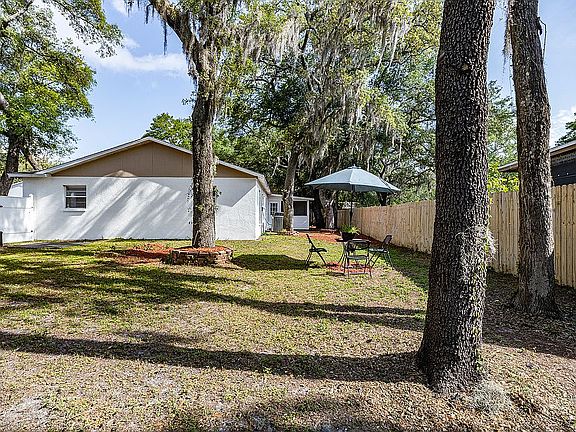 4th image of 1102 Arboleda Ct