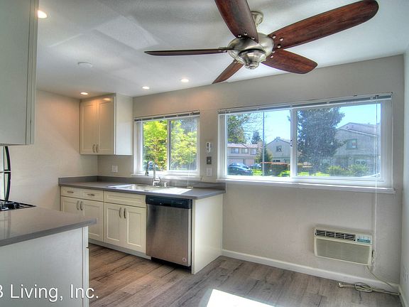 4th image of 300 Franciscan Ct APT 4