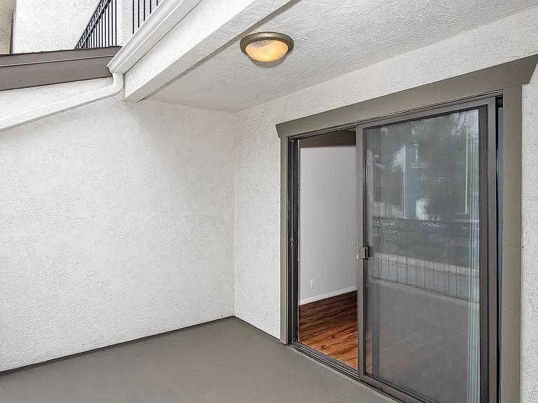 404 E Birch St — Photo 17