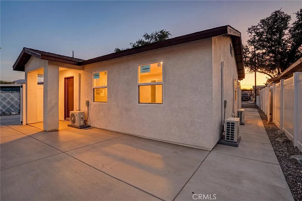 2 bed, 456 sqft, $2,100 — Photo 1