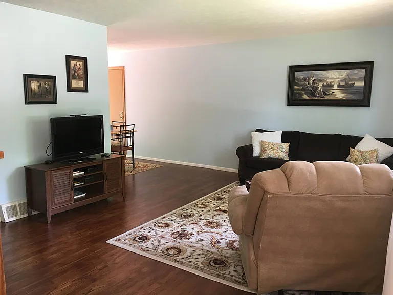 533 Harvey St — Photo 1