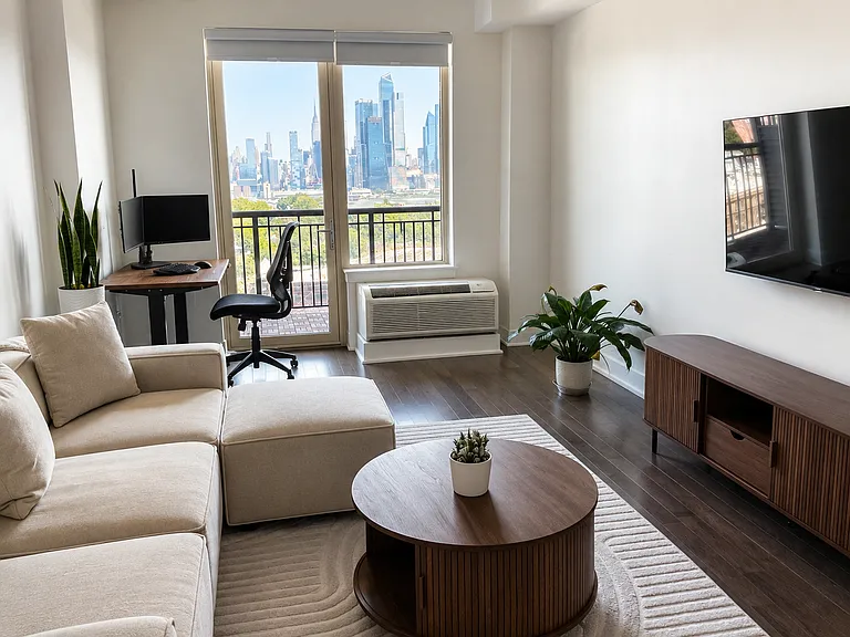 3312 Hudson Ave #11E — Photo 1