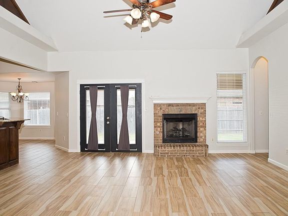 2nd image of 826 Rickwood Cir
