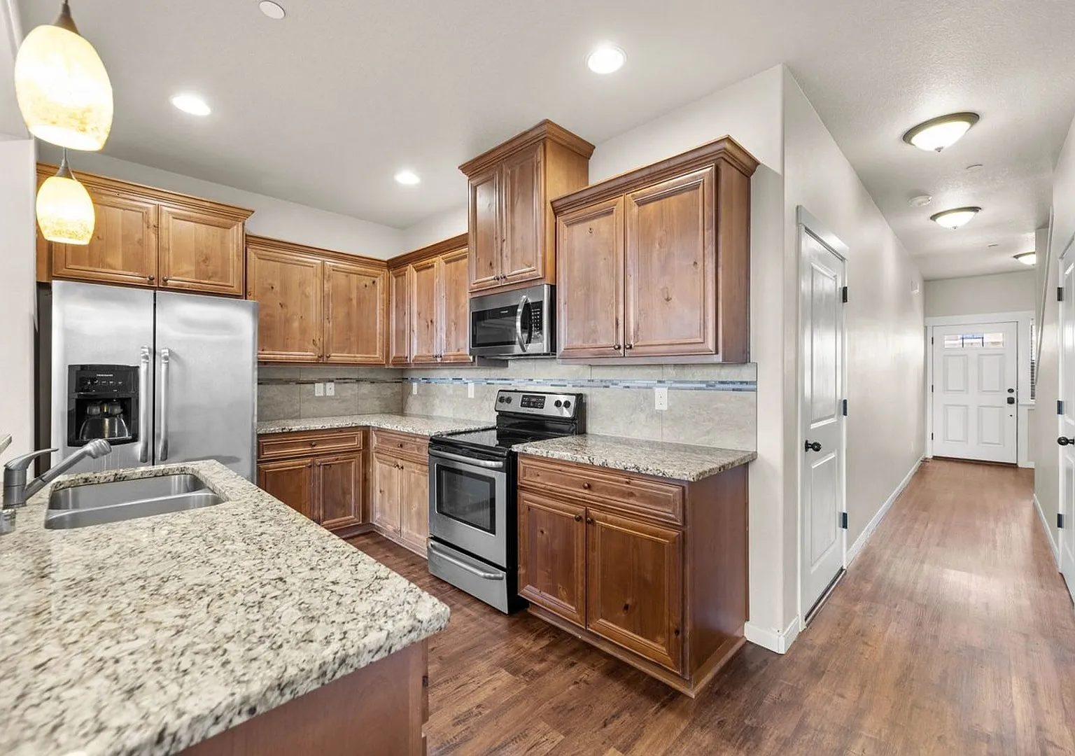 Luxury Townhouse in Ridgefield!! — Photo 2