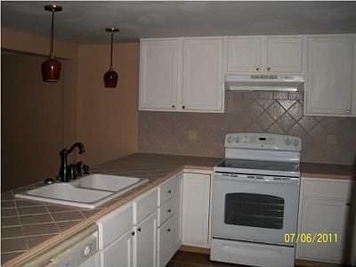 4th image of 4379 University Dr
