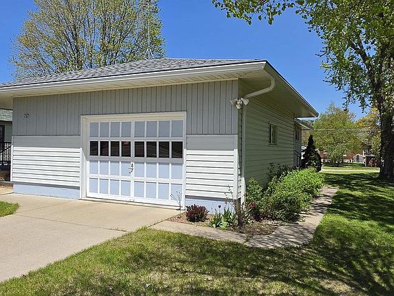 3rd image of 707 E 5TH STREET