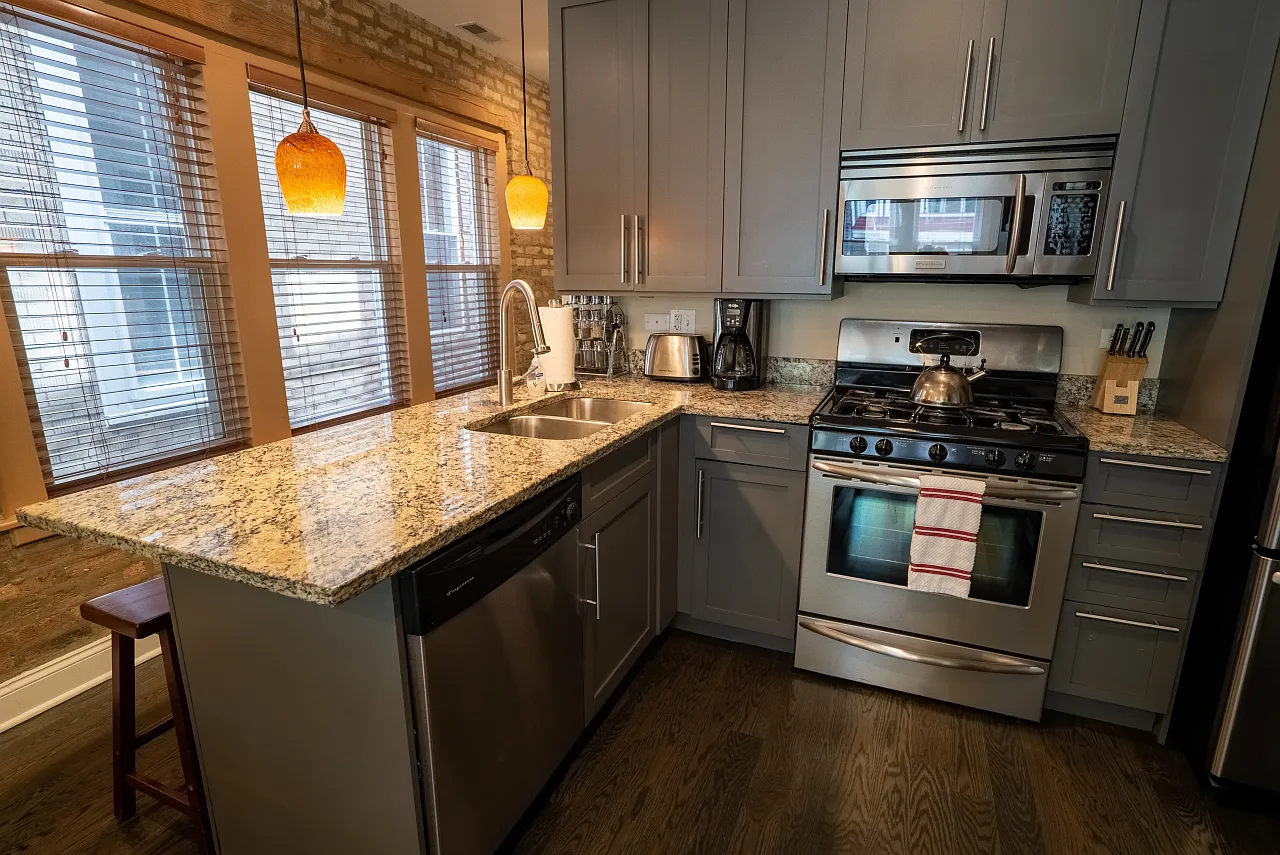 3 bed, 1400 sqft, $4,650 — Photo 1