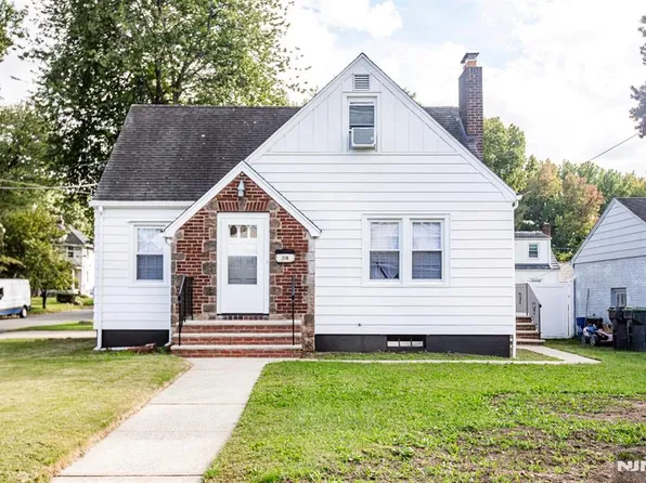 218 Hickory Avenue, Bergenfield, NJ 07621