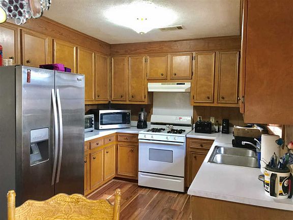 2nd image of 828 Academy Park Dr