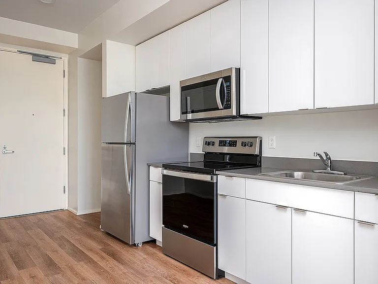Kitchen/Entryway