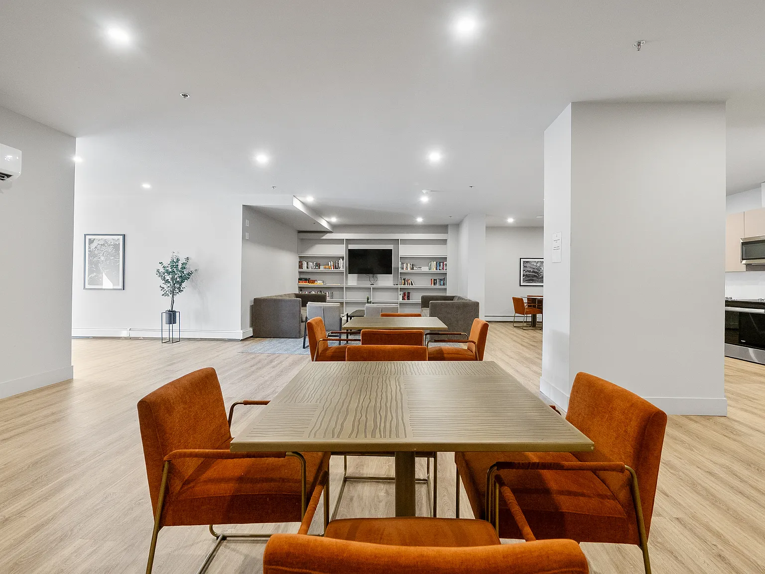 Maynard Suites — Photo 3