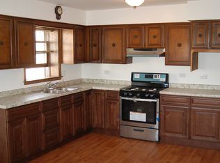 10320 Chaucer St APT 2, Westchester, IL 60154