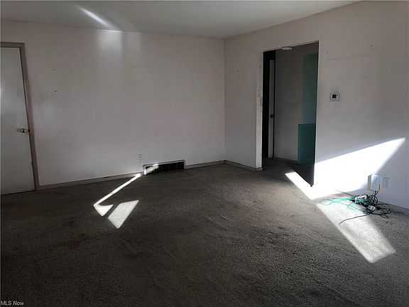 3rd image of 2741 Fairview Pl