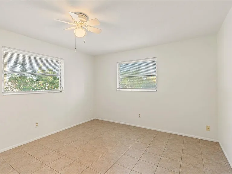 1248 Lazy Lake Rd W — Photo 10