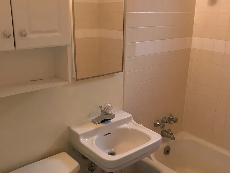 1215 Queen Anne Ave N — Photo 10