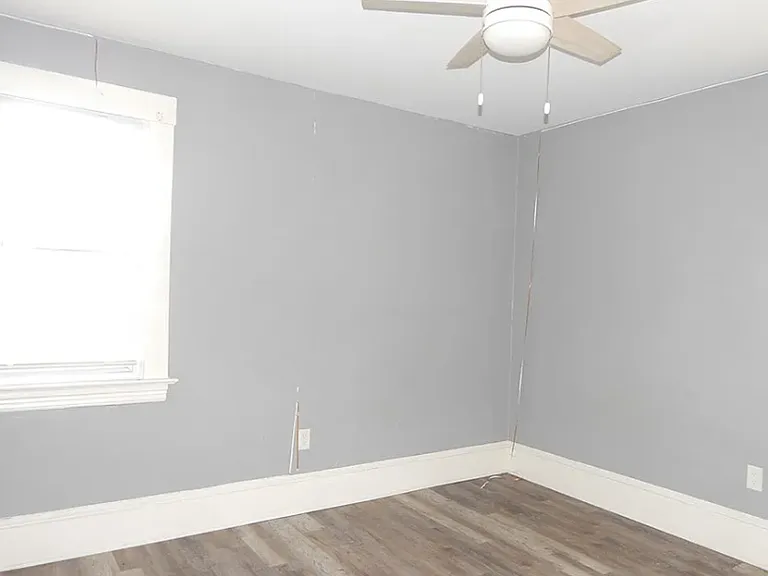 10805 Hull Ave — Photo 9