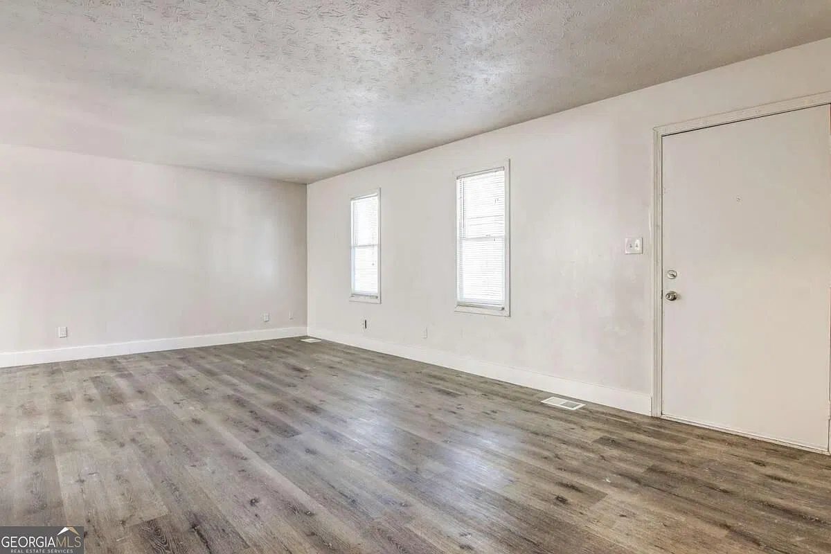 3 bed, 2.0 bath, 1204 sqft, $1,600 — Photo 3
