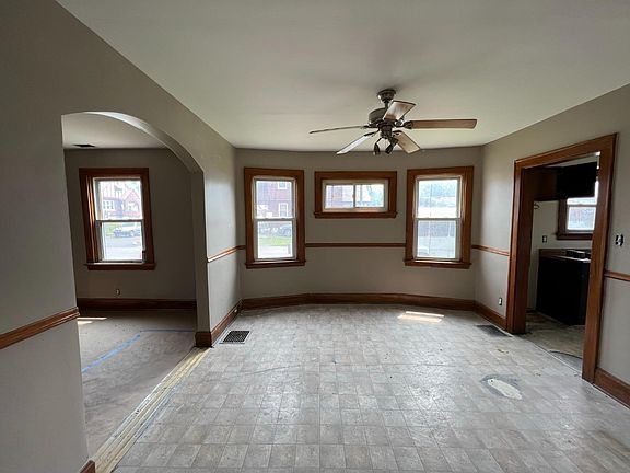 4th image of 1871 Garden Ln