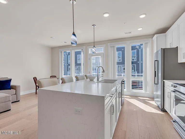 1403 N Kingsley St #210 — Photo 14