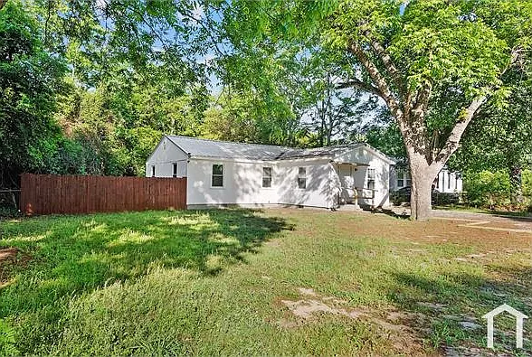 3 bed, 1140 sqft, $1,450 — Photo 3