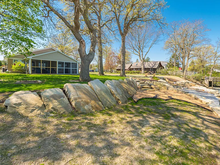 3844 Edgewater Blvd — Photo 40