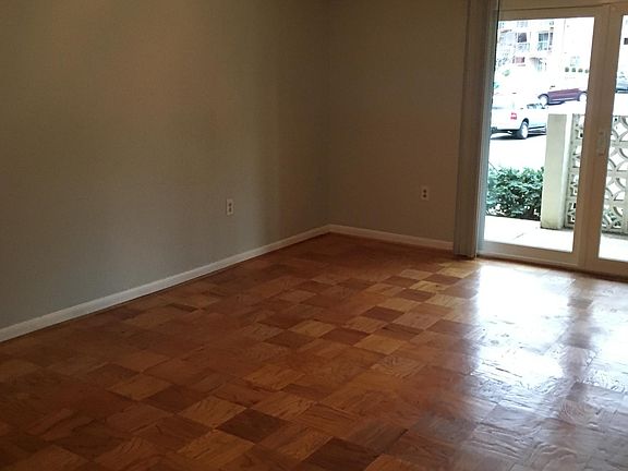 3rd image of 214 Park Terrace Ct SE APT 81