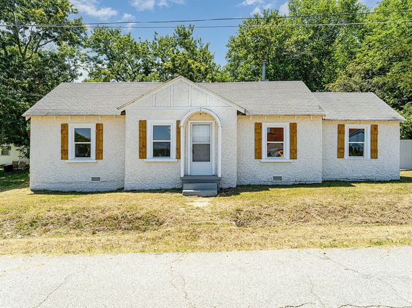 145 Parkway Dr