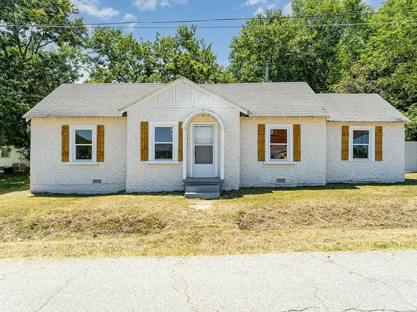 145 Parkway Dr, Yanceyville, NC 27379