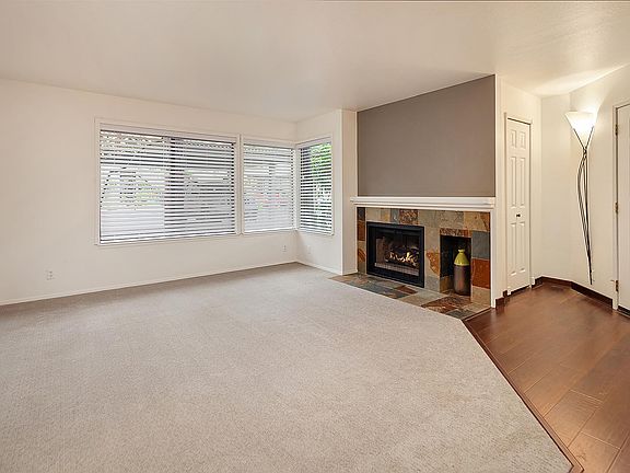 2nd image of 1276 Bellevue Way NE APT 5