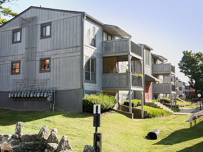 Eagle's Eyrie Apartments