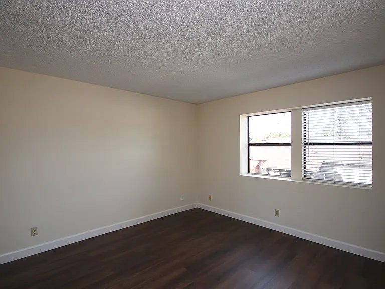 416 N Bushnell Ave #F — Photo 13