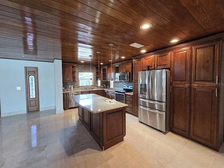 3927 E Eden Roc Cir — Photo 10