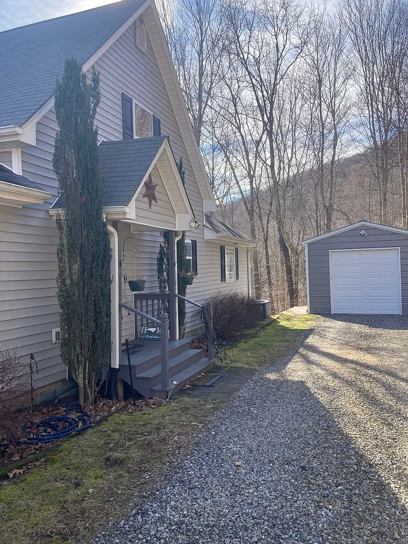 Spacious 4BR/3 bath Mountain House in Waynesville — Photo 2