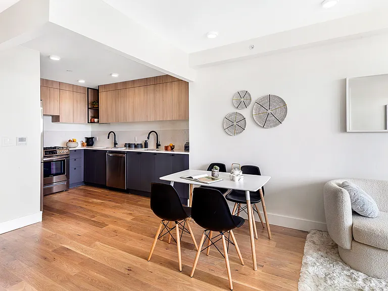 1544 Ocean Pkwy #3B — Photo 2