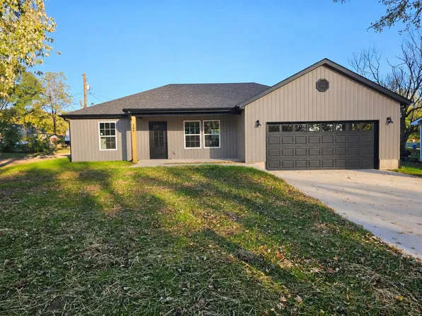306 N Adams Street, Aurora, MO 65605