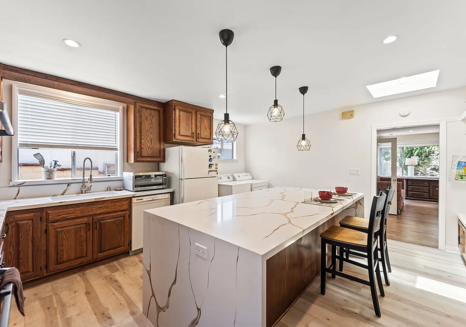 Gorgeous 2 bed + Office Bedroom House For Rent 8016 Denrock Ave, Los Angeles, CA 90045 — Photo 3