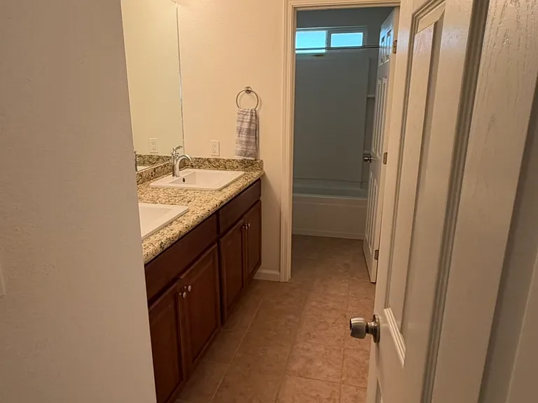 4565 Cherokee Ave #B — Photo 17