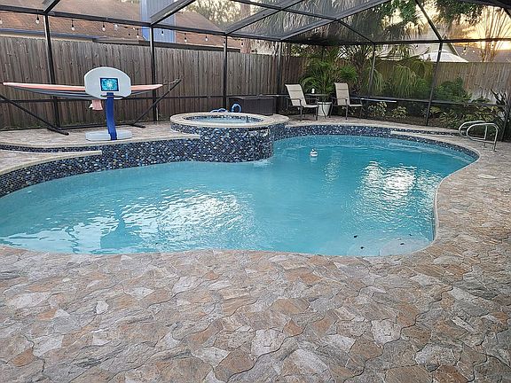 3rd image of 1007 Cameo Crest Ln