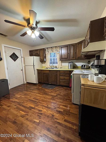 3rd image of 7 Arbor Drive