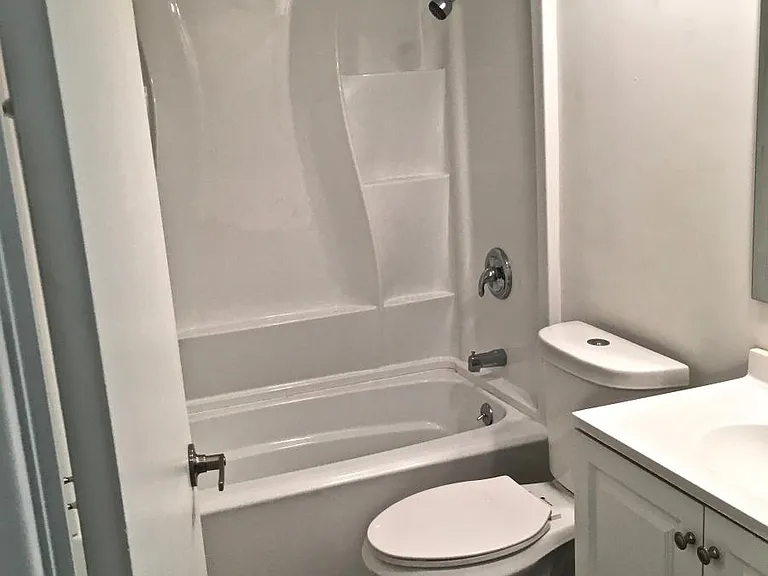 721 Lepere Ave #D — Photo 8