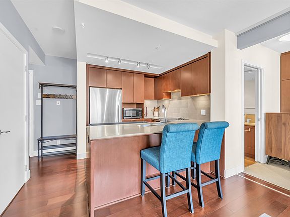 5th image of 158 W 13th St #1301