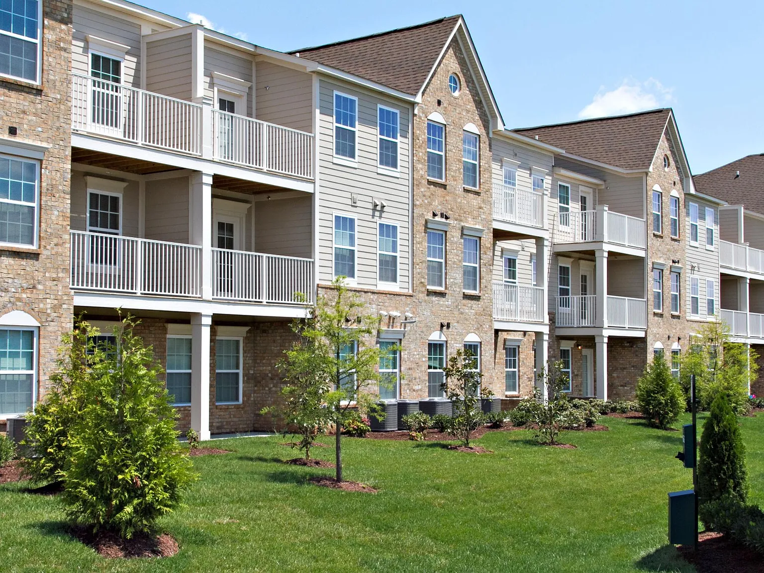 Arbor Brook Apartments — Photo 3