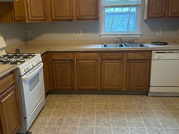 3rd image of 1122 W 6th St