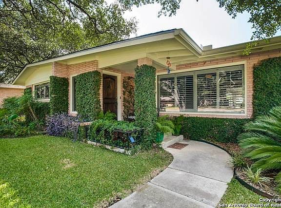 3rd image of 212 Carolwood Dr