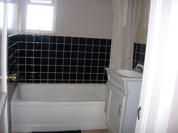 4th image of 6628 Comly Ct