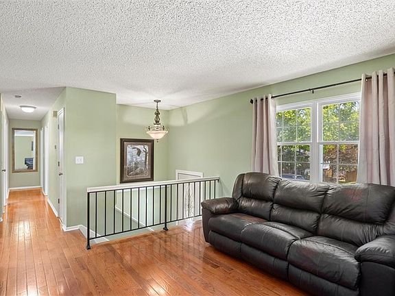 5th image of 2818 N 110th Ter