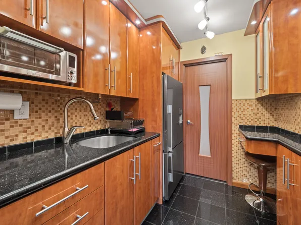 1625 Emmons Avenue image 3 of 21