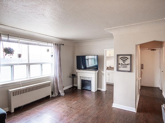 2nd image of 145 Victoria Ave S #8