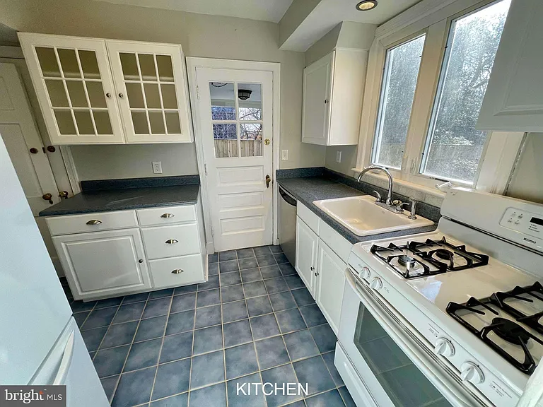 5528 Johnson Ave — Photo 9